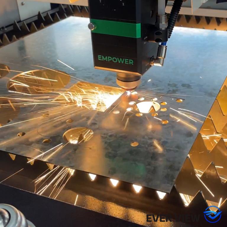 Come le macchine da taglio laser ottengono lavorazioni di alta precisione: EVER VIEW Machinery smonta i punti chiave del processo.