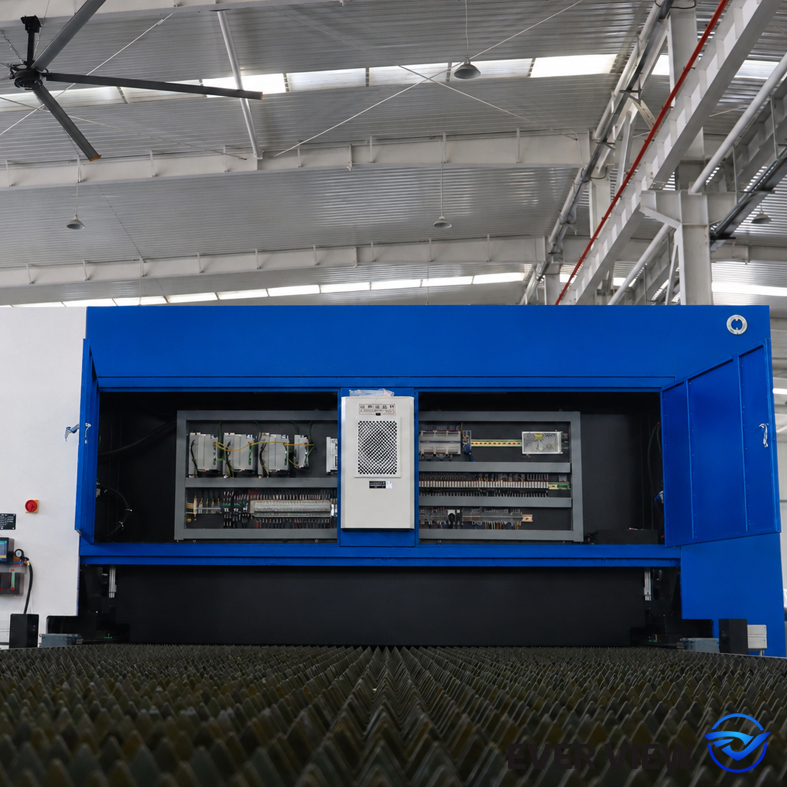L'aggiornamento del sistema di alimentazione della macchina da taglio laser EVER VIEW migliora ulteriormente l'efficienza della lavorazione automatizzata