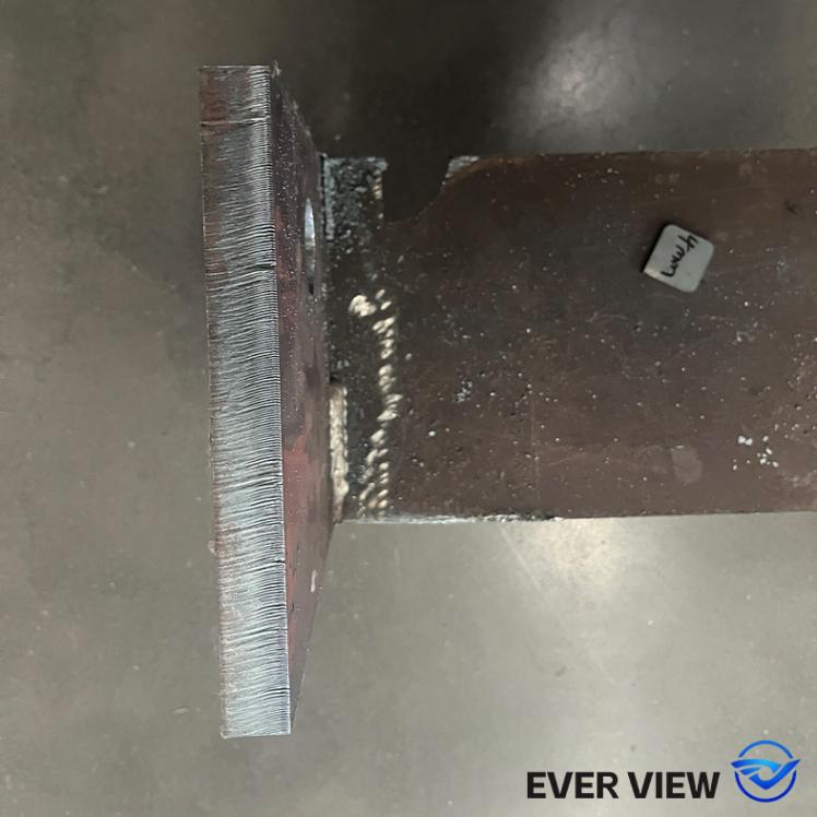 Le macchine da taglio laser aiutano nella lavorazione di strutture in acciaio da costruzione; EVER VIEW raggiunge un taglio efficiente e preciso di materiali spessi.