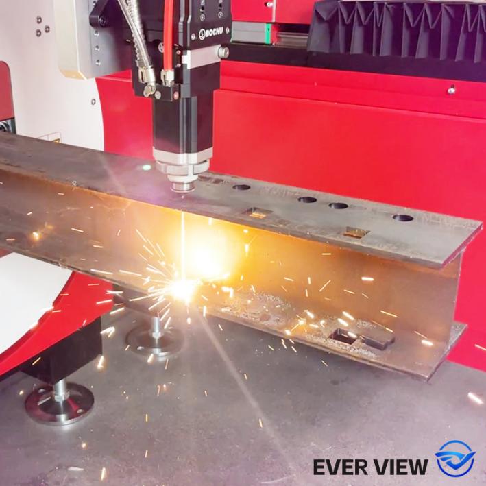 Le macchine da taglio laser consentono la lavorazione dei contenitori; EVER VIEW raggiunge un taglio ad alta efficienza dei componenti dei contenitori